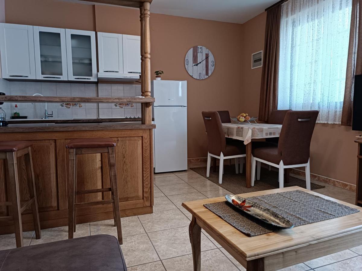 Apartments Ivicek ポレッチ エクステリア 写真