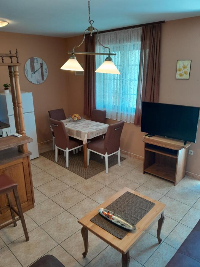 Apartments Ivicek ポレッチ エクステリア 写真