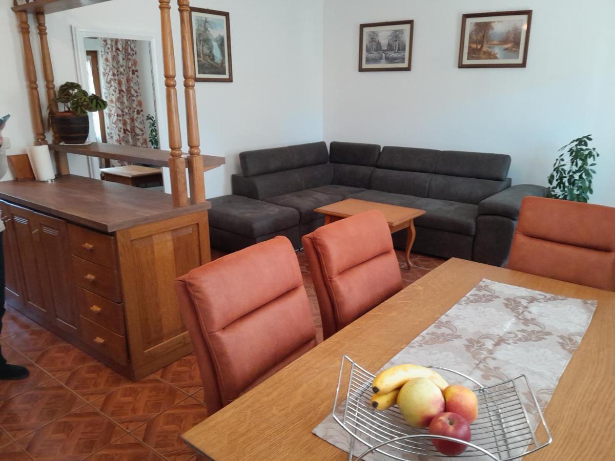 Apartments Ivicek ポレッチ エクステリア 写真