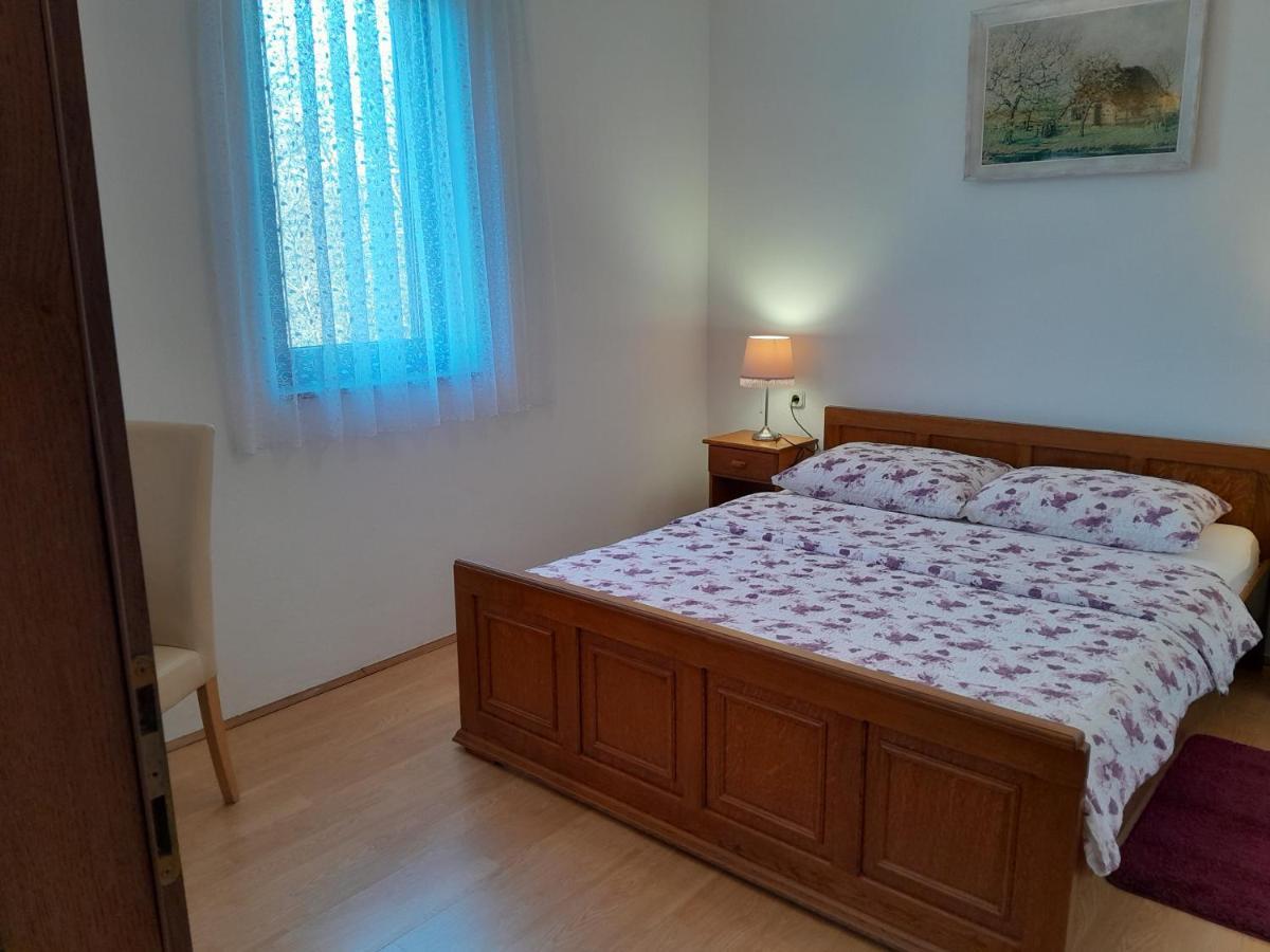 Apartments Ivicek ポレッチ エクステリア 写真