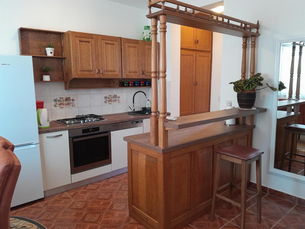 Apartments Ivicek ポレッチ エクステリア 写真